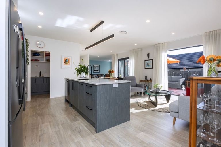 Photo of property in 18 Jane Maree Road, Kumeu, 0810