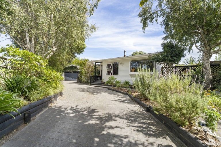 Photo of property in 15 Robert Grove, Paraparaumu, 5032