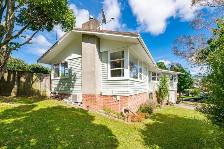 Photo of property in 2 Ashbourne Place, Glendene, Auckland, 0602