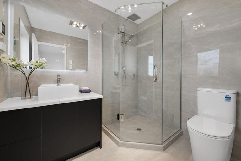 Photo of property in 8 Pineview Drive, Rosehill, Papakura, 2113