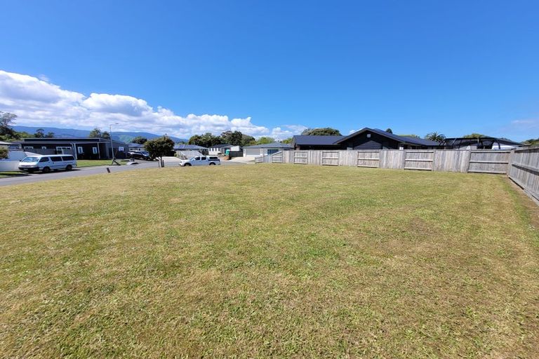 Photo of property in 8 Kingi Te Ahoaho Place, Otaki, 5512
