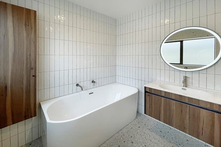 Photo of property in 7a Ballial Place, West Harbour, Auckland, 0618