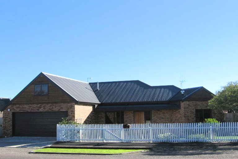 Photo of property in 45 Fitchett Street, Palmerston North, 4410