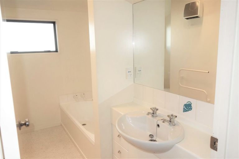 Photo of property in 4/56 London Street, Richmond, Christchurch, 8013