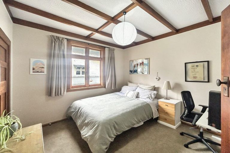 Photo of property in 24 Kingswood Street, Takaro, Palmerston North, 4412