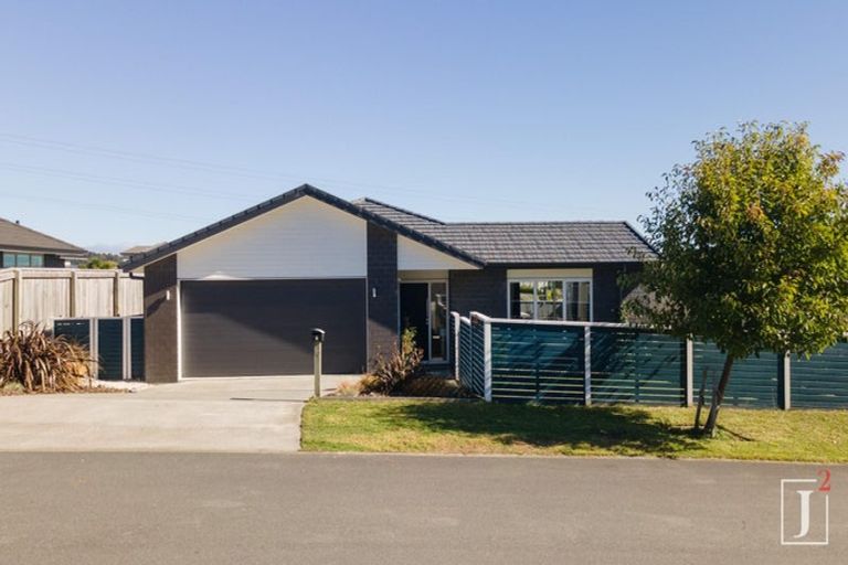 Photo of property in 7 Yorkshire Close, Whitby, Porirua, 5024