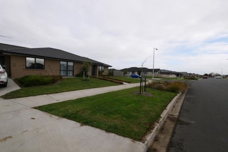 Photo of property in 2 Matawai Puna Drive, Pukekohe, 2120
