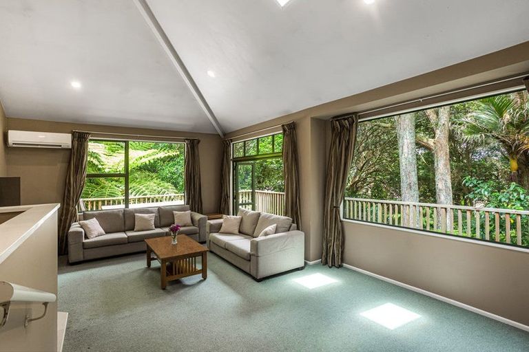 Photo of property in 16a Kingsclere Place, Goodwood Heights, Auckland, 2105