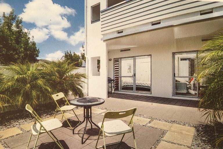 Photo of property in 1a/60 Masons Road, Oteha, Auckland, 0632