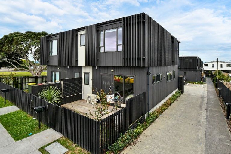 Photo of property in 2/75 Mcannalley Street, Manurewa East, Auckland, 2102