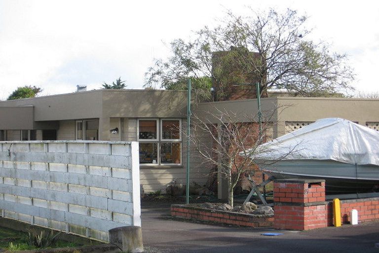 Photo of property in 15 Cremorne Avenue, Hokowhitu, Palmerston North, 4410