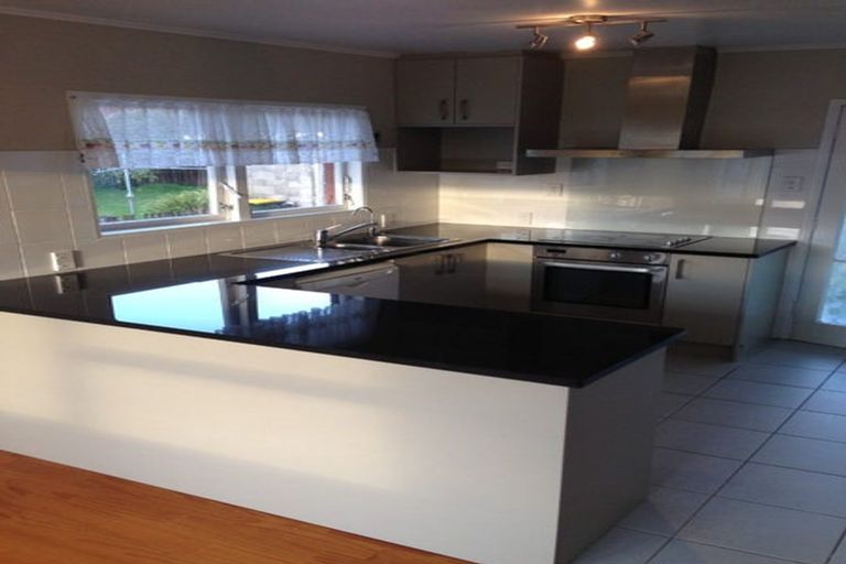 Photo of property in 18 Wells Road, Bucklands Beach, Auckland, 2012