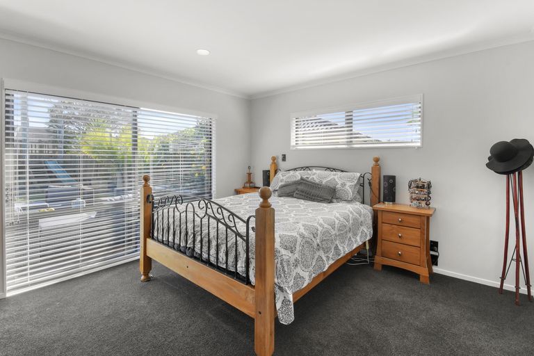 Photo of property in 25 Croftview Road, Wattle Downs, Auckland, 2103
