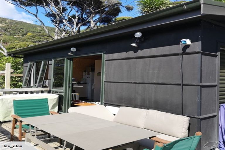 Photo of property in 23 Rayner Road, Piha, 0772