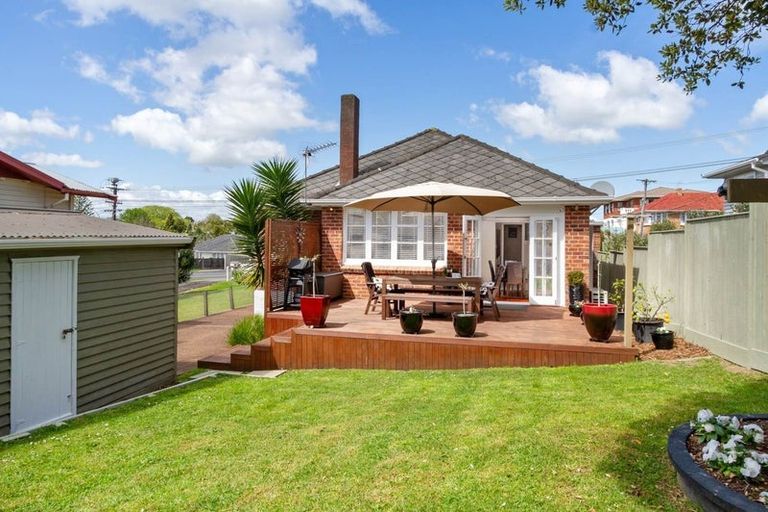 Photo of property in 43 Hutchinson Avenue, New Lynn, Auckland, 0600