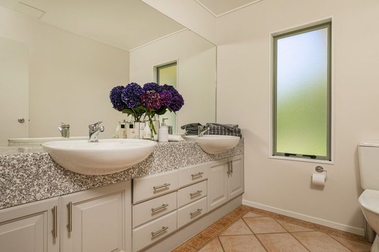 Photo of property in 20 Highwood Grove, Torbay, Auckland, 0630