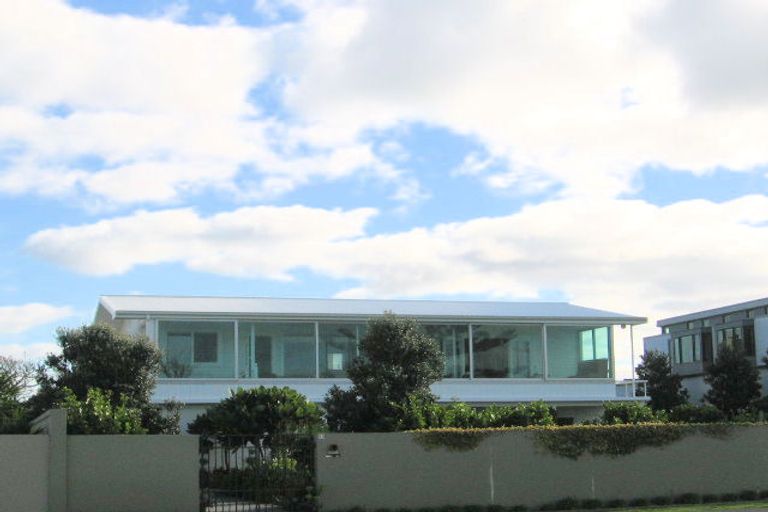 Photo of property in 93 Marine Parade, Mount Maunganui, 3116