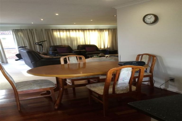 Photo of property in 10 Archibald Road, Kelston, Auckland, 0602