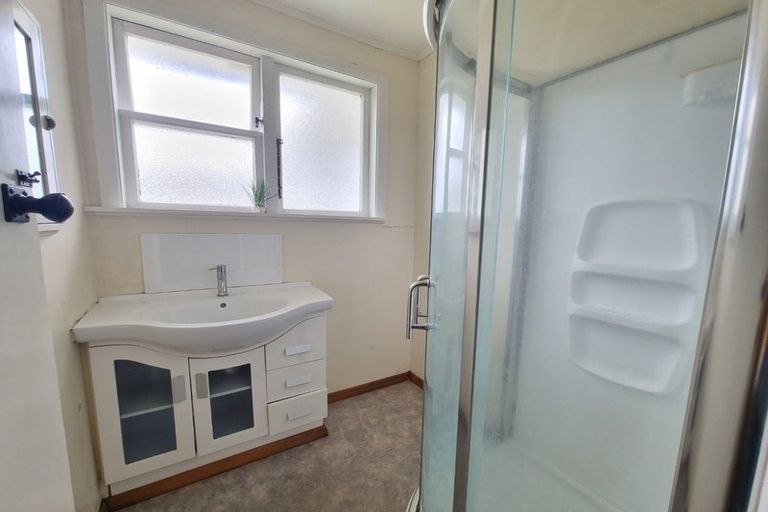 Photo of property in 12 Dorset Grove, Cannons Creek, Porirua, 5024