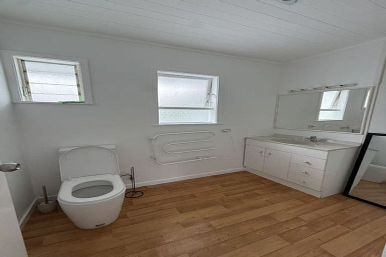 Photo of property in 74 Marlborough Avenue, Glenfield, Auckland, 0629