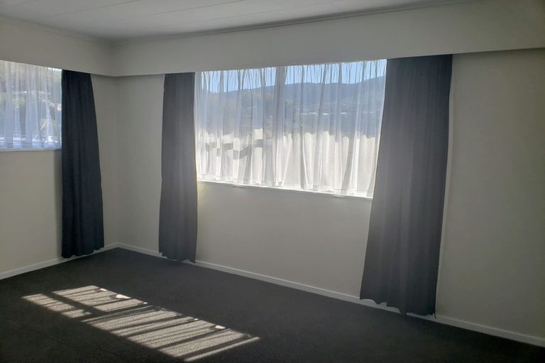 Photo of property in 17 Kowhai Street, Tawa, Wellington, 5028