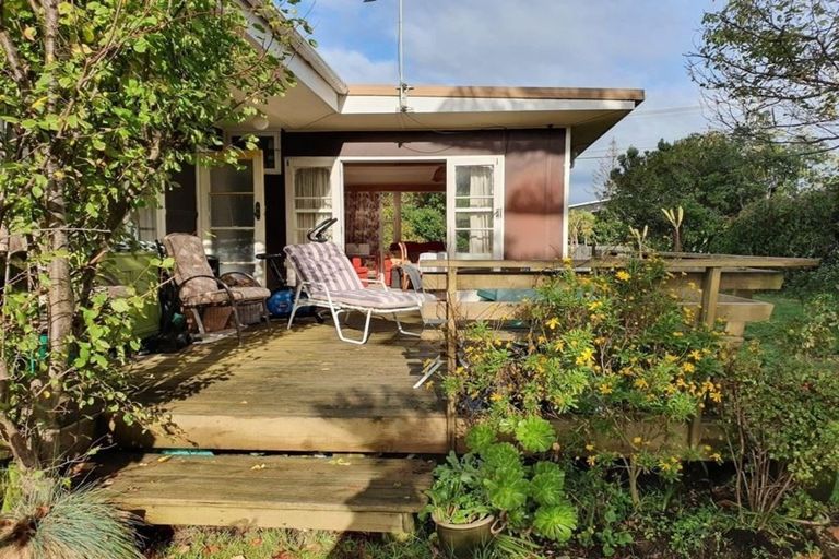 Photo of property in 17 Rangihiroa Street, Waikanae Beach, Waikanae, 5036