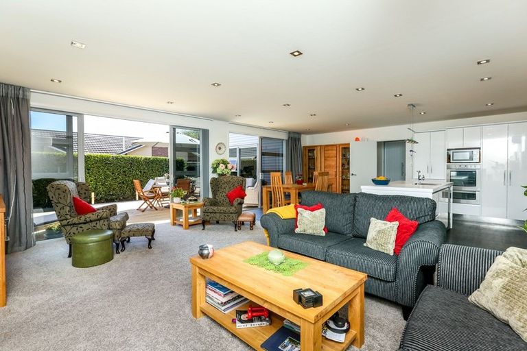 Photo of property in 14 Nursery Place, Westown, New Plymouth, 4310