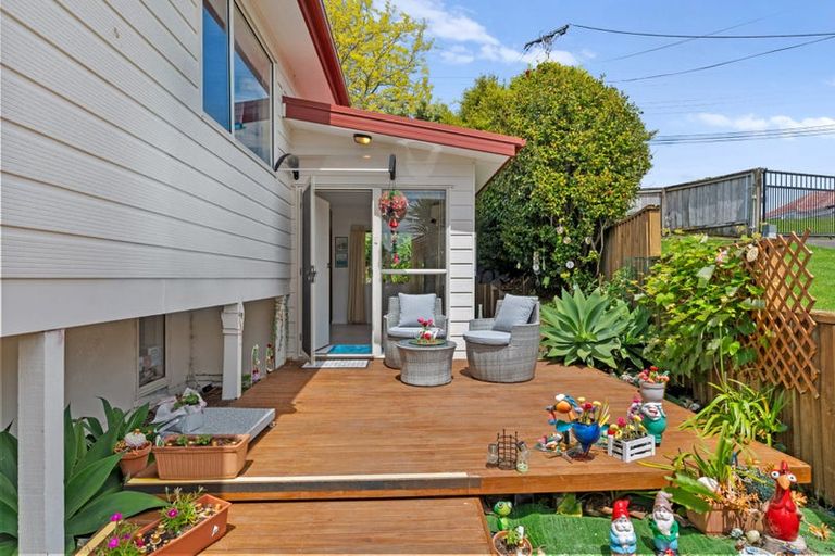 Photo of property in 2/1a Hamilton Place, Glenfield, Auckland, 0629