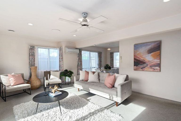 Photo of property in 2/2 School Road, Belmont, Auckland, 0622