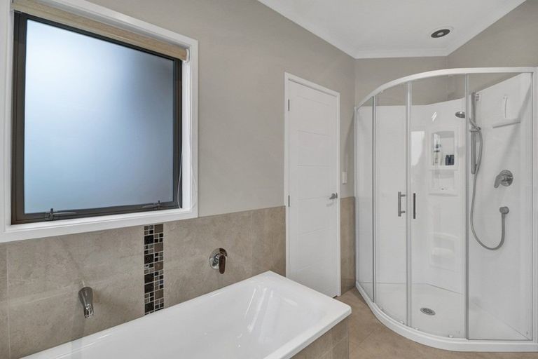 Photo of property in 2 Manurau Crescent, Merrilands, New Plymouth, 4312