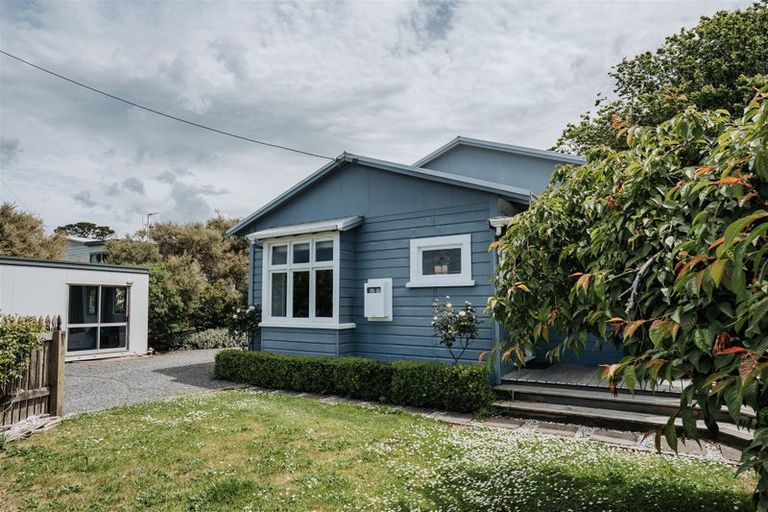 Photo of property in 14 Moana Street, Kaka Point, 9271