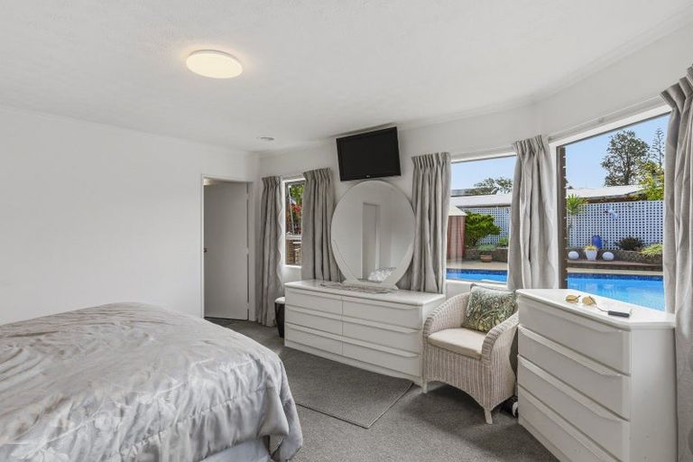 Photo of property in 11 Oakwood Grove, Paraparaumu Beach, Paraparaumu, 5032