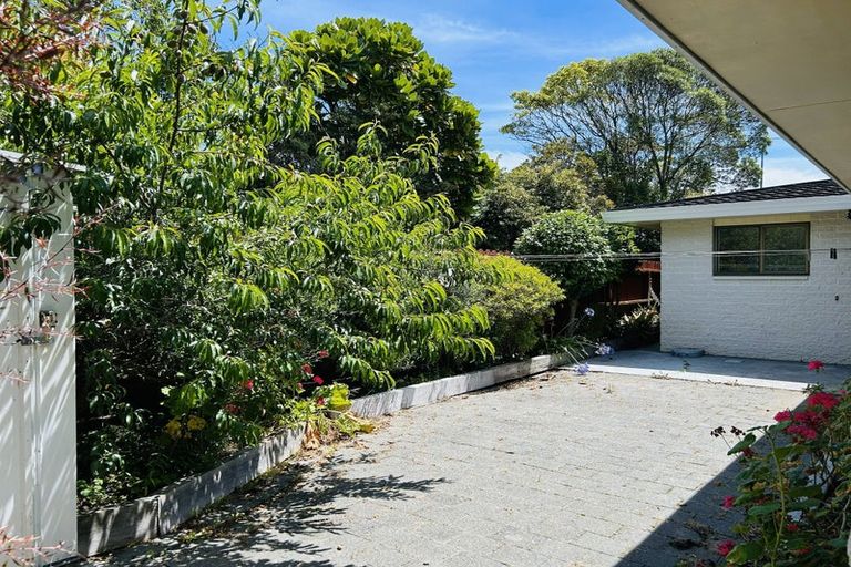Photo of property in 28 Rewarewa Crescent, Waikanae, 5036