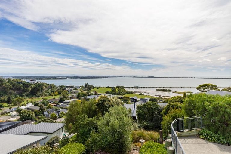 Photo of property in 18 Maffeys Road, Mount Pleasant, Christchurch, 8081