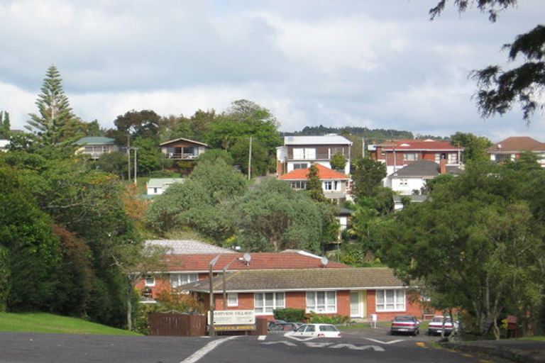 Photo of property in 1/100 West Coast Road, Glen Eden, Auckland, 0602