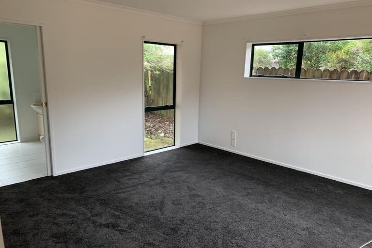 Photo of property in 78 Buscomb Avenue, Henderson, Auckland, 0610
