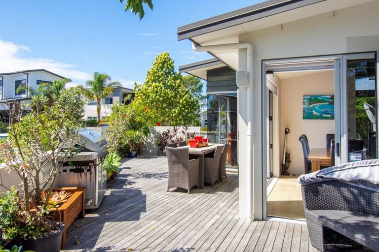 Photo of property in 15 Ella Place, Papamoa Beach, Papamoa, 3118