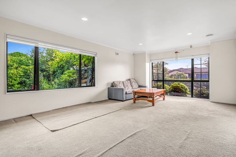 Photo of property in 54 Magic Way, Randwick Park, Auckland, 2105