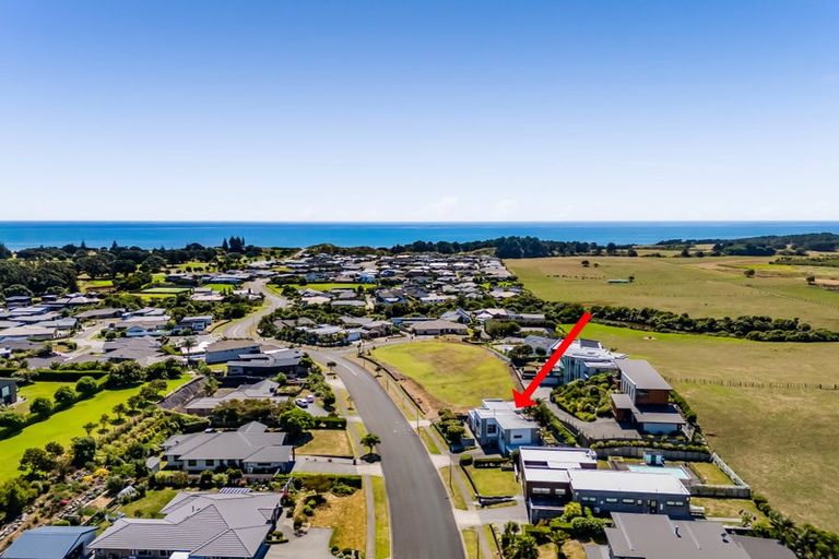 Photo of property in 16 Links Drive, Waiwhakaiho, New Plymouth, 4312