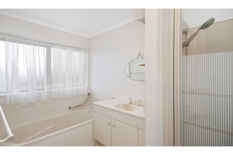 Photo of property in 13b Howden Street, Waiuku, 2123