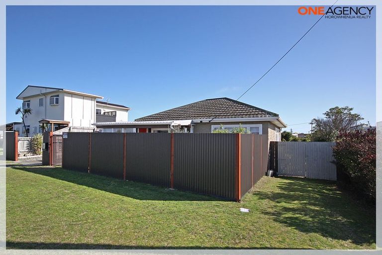 Photo of property in 8 Huia Street, Foxton Beach, Foxton, 4815