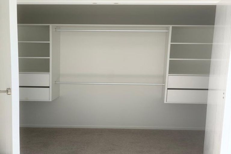 Photo of property in 28 Parahau Road, Papakura, 2110