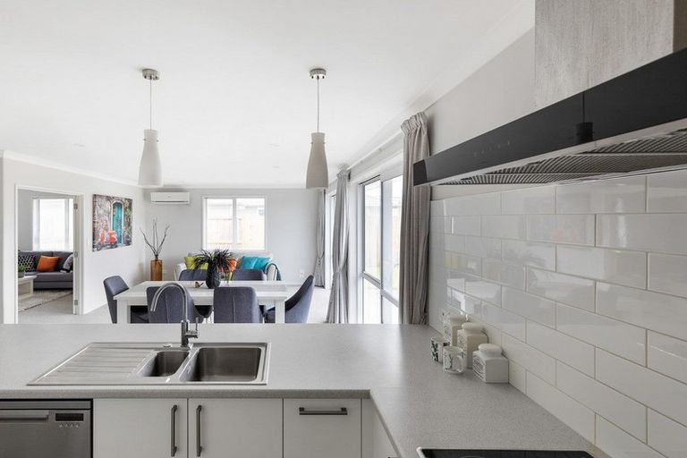 Photo of property in 24 Te Kio Crescent, Papamoa Beach, Papamoa, 3118