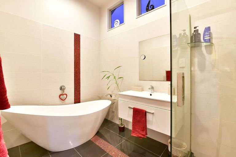 Photo of property in 84a Scott Road, Stanmore Bay, Whangaparaoa, 0932