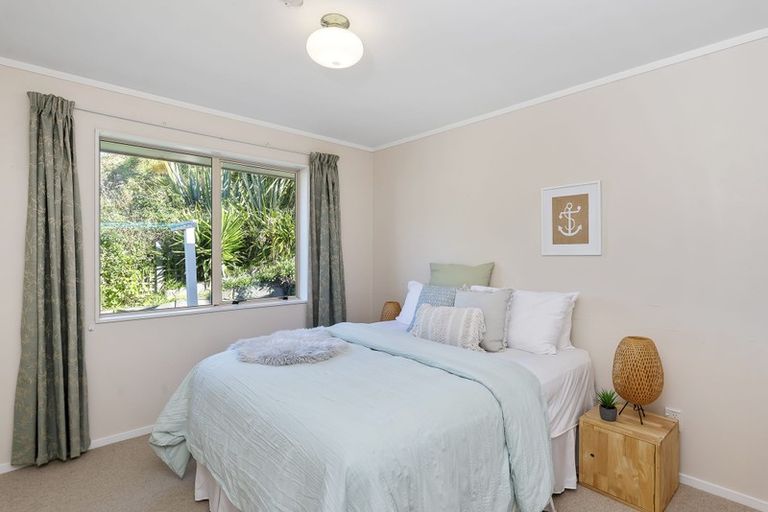 Photo of property in 10 Tiromoana Road, Raumati South, Paraparaumu, 5032