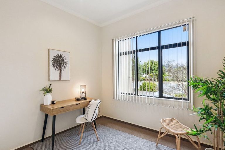 Photo of property in 26 Quadrant Heights, Paraparaumu, 5032