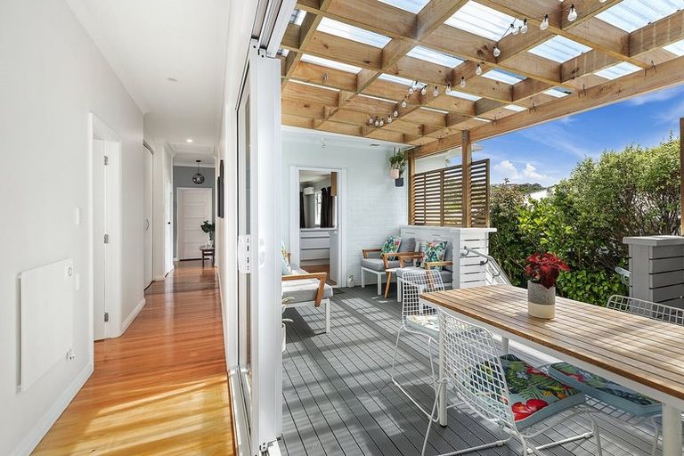 Photo of property in 18 Raumati Terrace, Khandallah, Wellington, 6035