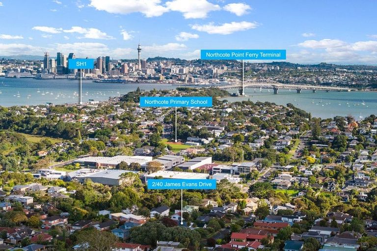 Photo of property in 2/40 James Evans Drive, Northcote, Auckland, 0627