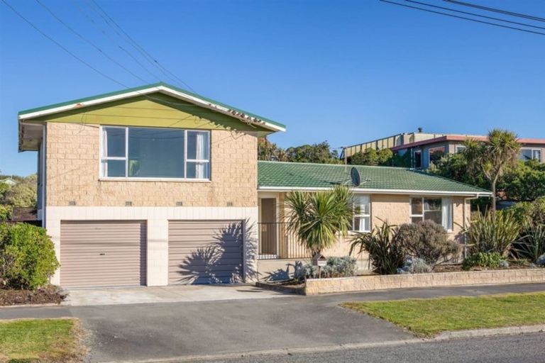 Photo of property in 353 Marine Parade, New Brighton, Christchurch, 8061