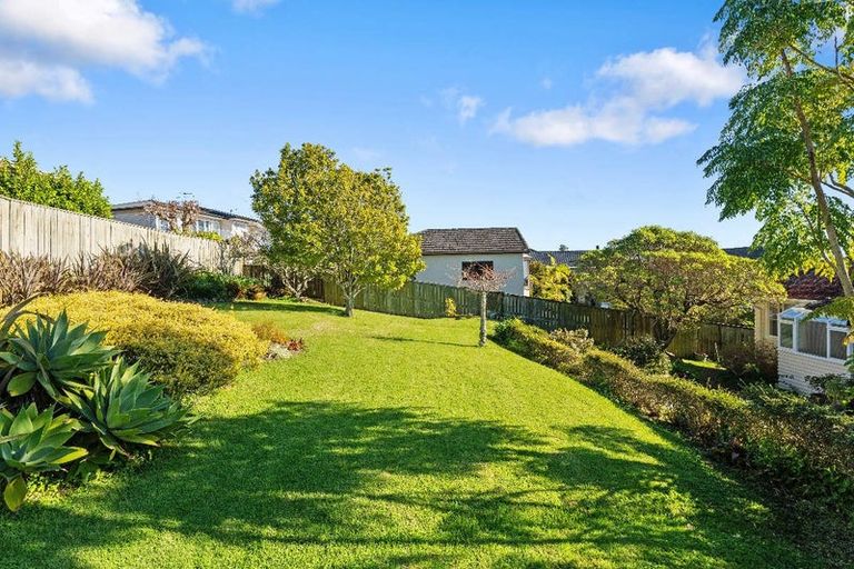 Photo of property in 42 Evelyn Road, Cockle Bay, Auckland, 2014